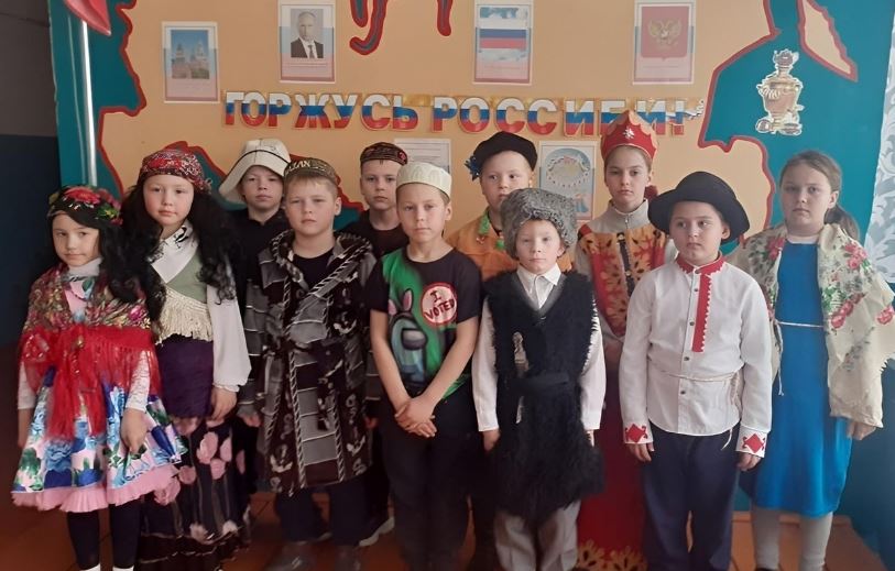 В  школе состоялся фестиваль народов России.